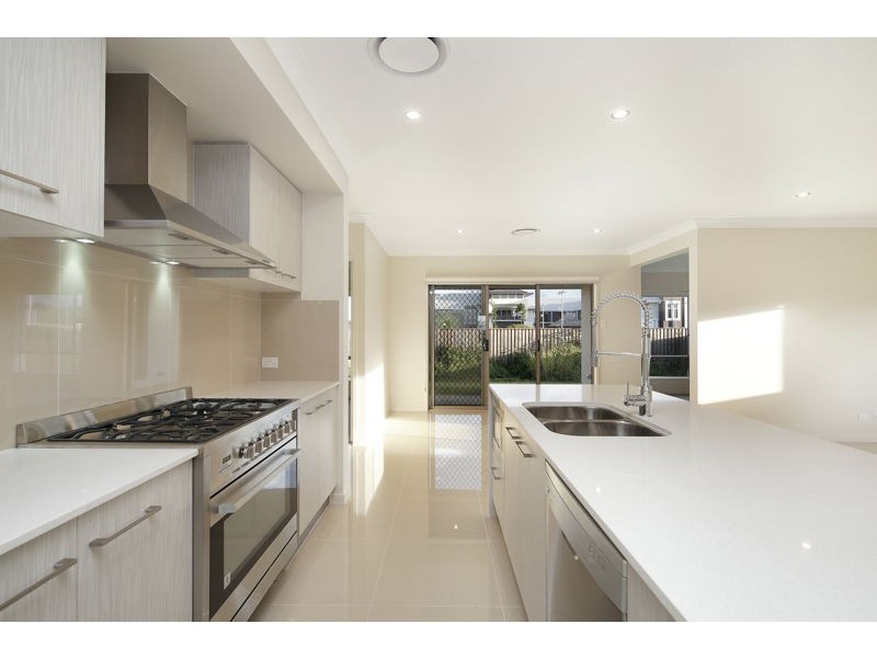 27 Keelson Crescent, Hope Island QLD 4212