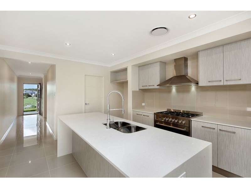 27 Keelson Crescent, Hope Island QLD 4212