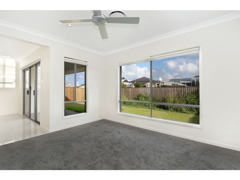 27 Keelson Crescent, Hope Island QLD 4212