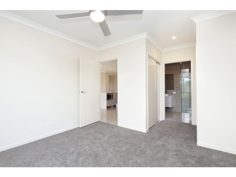 27 Keelson Crescent, Hope Island QLD 4212