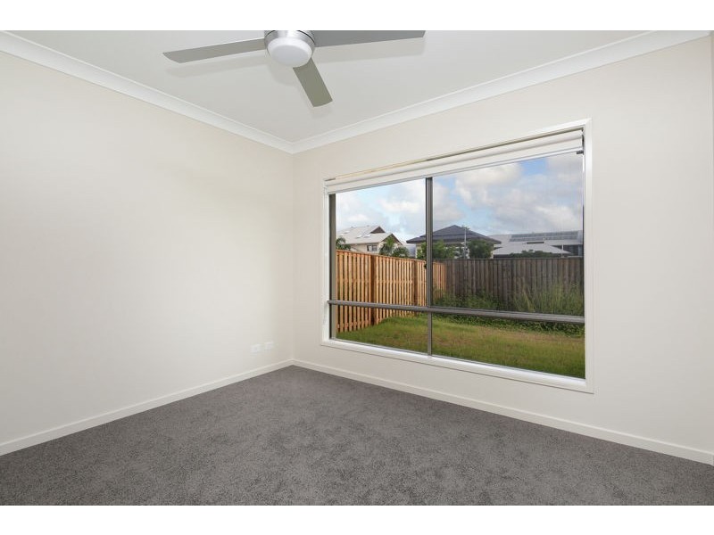 27 Keelson Crescent, Hope Island QLD 4212