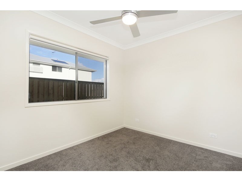 27 Keelson Crescent, Hope Island QLD 4212