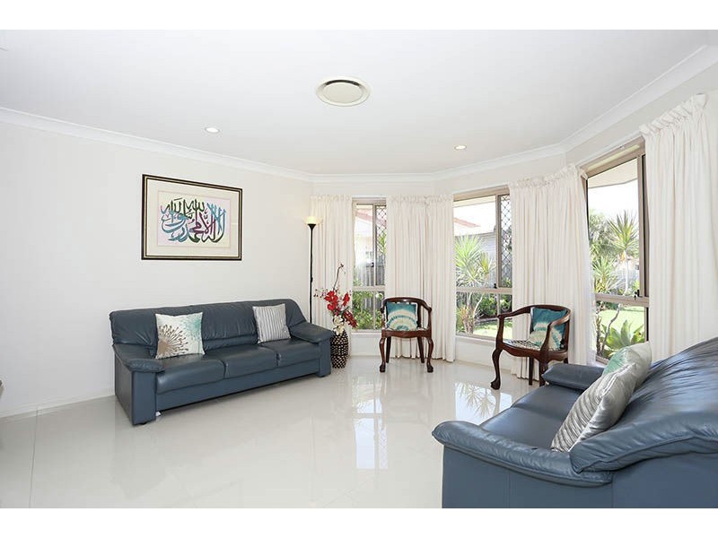 17 Poinciana Place, Eight Mile Plains QLD 4113