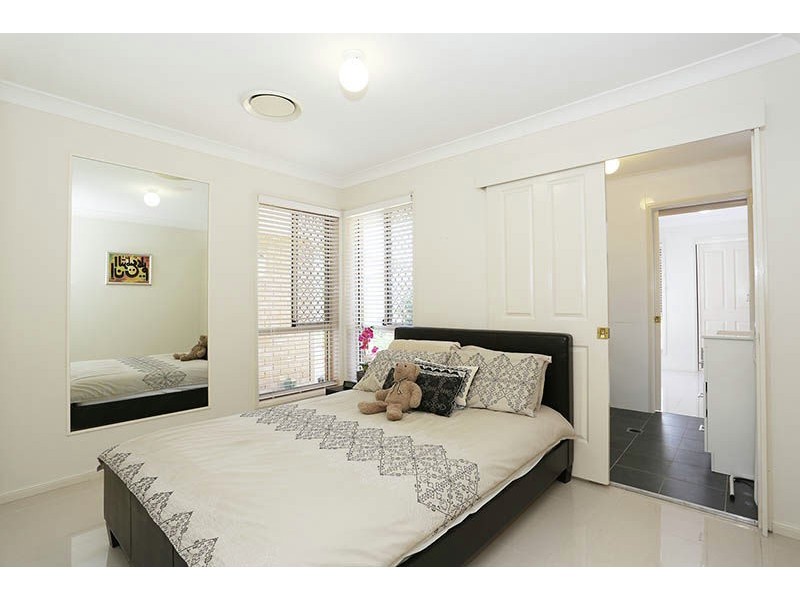 17 Poinciana Place, Eight Mile Plains QLD 4113