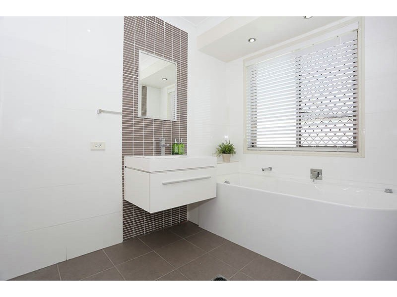 17 Poinciana Place, Eight Mile Plains QLD 4113