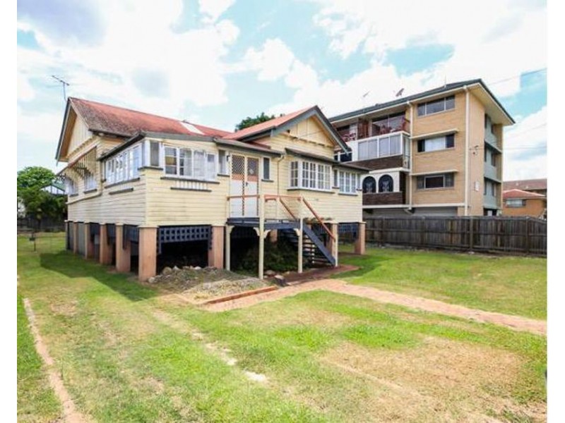 104 Cavendish Road, Coorparoo QLD 4151