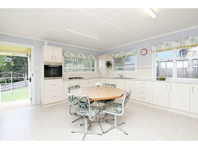 64 Sebring Street, Holland Park West QLD 4121