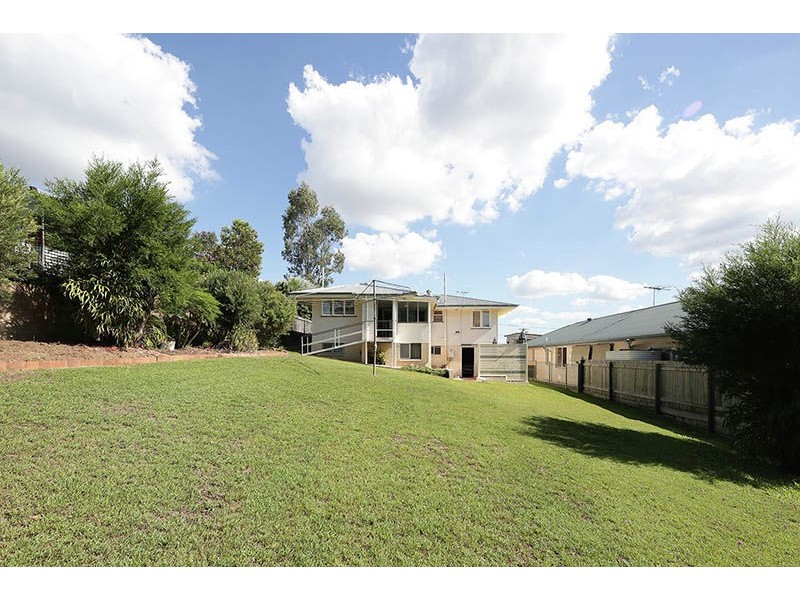 64 Sebring Street, Holland Park West QLD 4121