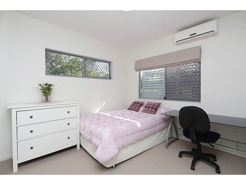 2/28 Adelaide st, Carina QLD 4152