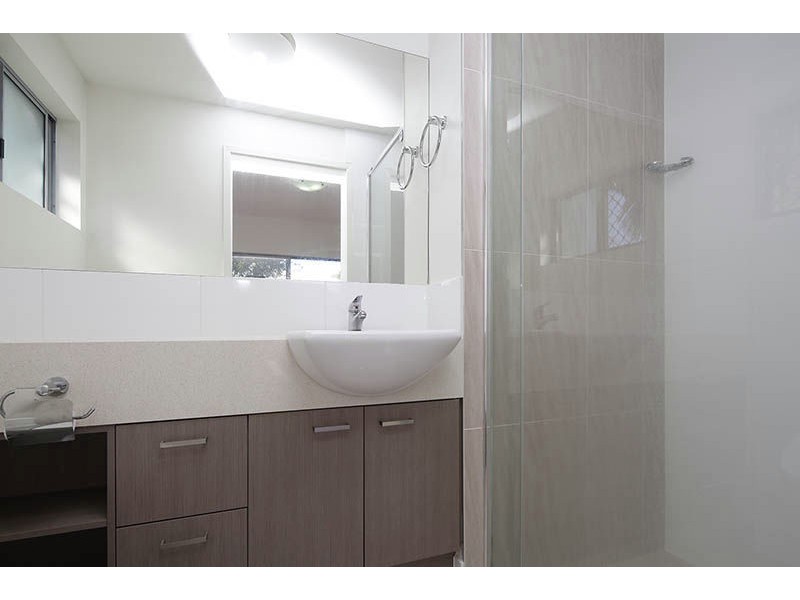 2/28 Adelaide st, Carina QLD 4152