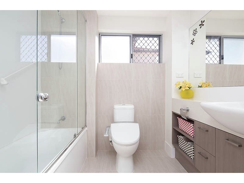 2/28 Adelaide st, Carina QLD 4152