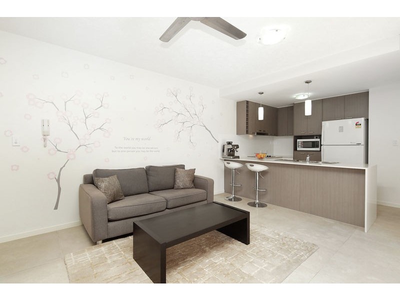 2/28 Adelaide st, Carina QLD 4152