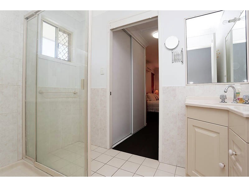 18 Bluegum Street, Macgregor QLD 4109