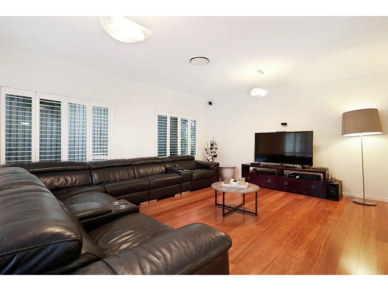 26 Hanrahan Street, Robertson QLD 4109