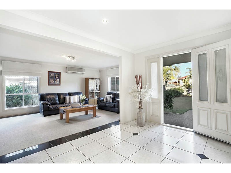 3 Karka Close, Eight Mile Plains QLD 4113