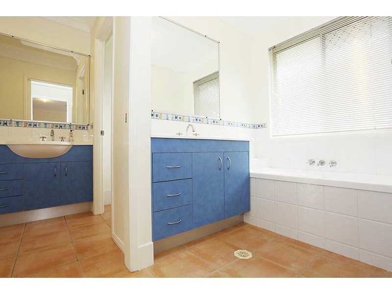 30 Blackhorse Drive, Kuraby QLD 4112