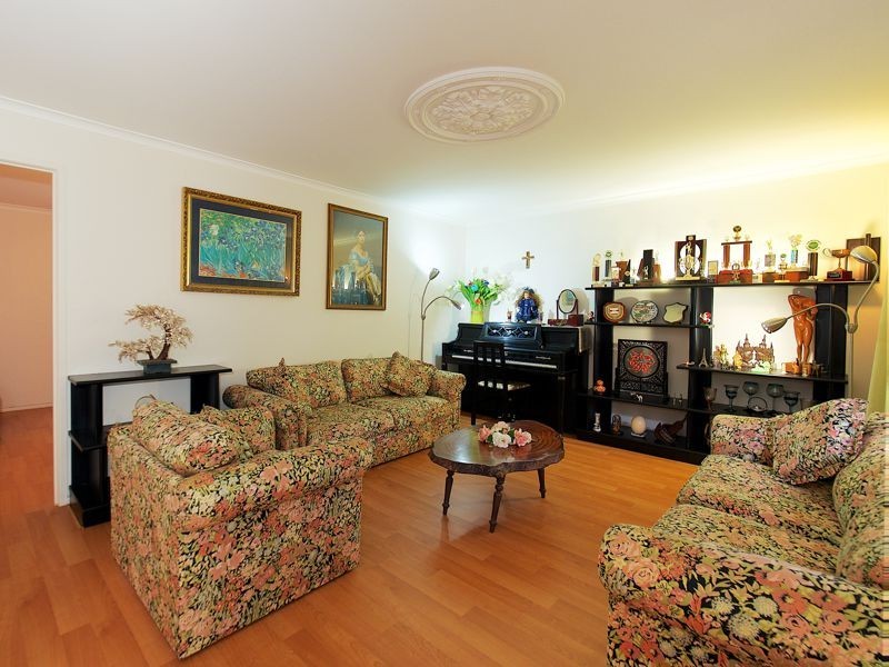 30 Nankoor St, Chapel Hill QLD 4069