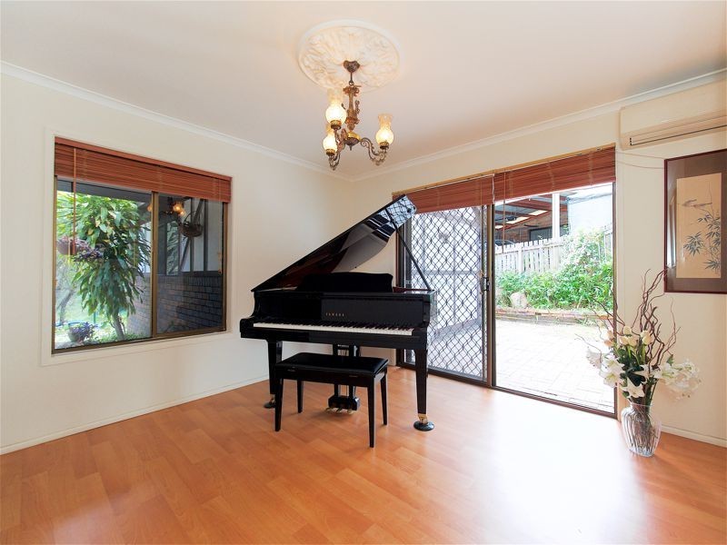 30 Nankoor St, Chapel Hill QLD 4069