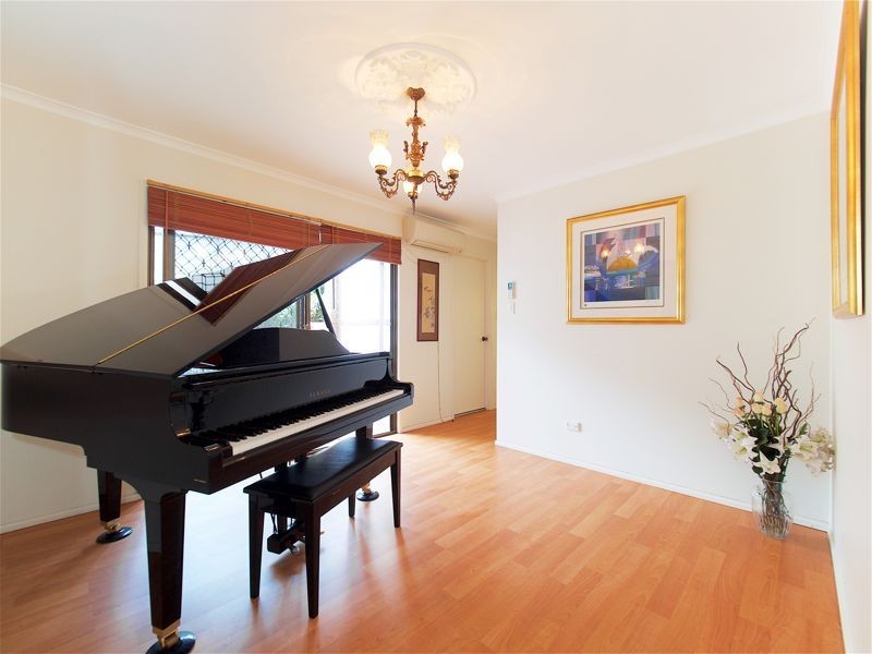 30 Nankoor St, Chapel Hill QLD 4069