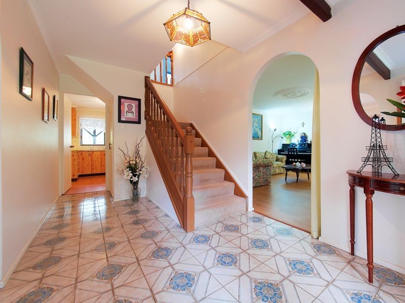 30 Nankoor St, Chapel Hill QLD 4069