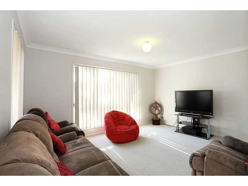8 Magnolia Grove, Robertson QLD 4109