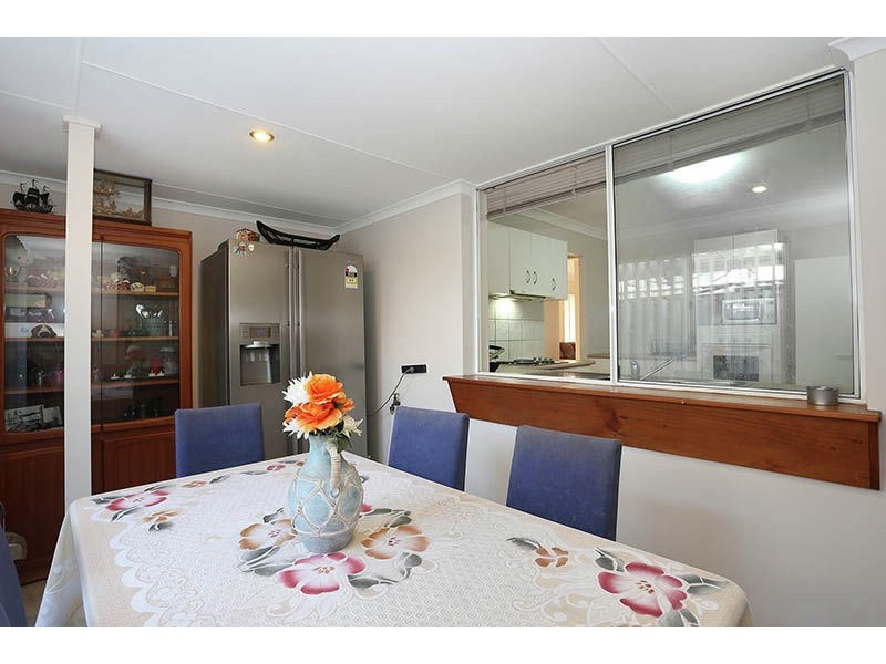 8 Magnolia Grove, Robertson QLD 4109