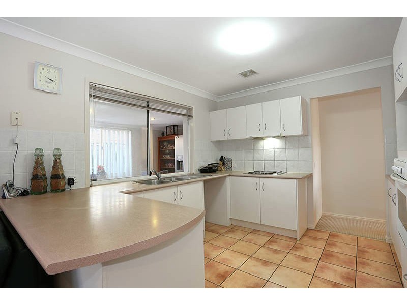 8 Magnolia Grove, Robertson QLD 4109