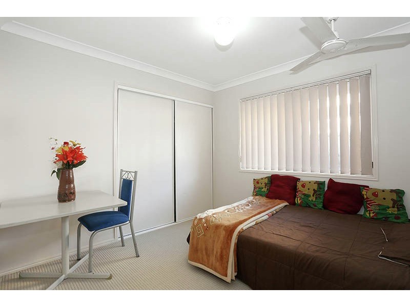 8 Magnolia Grove, Robertson QLD 4109