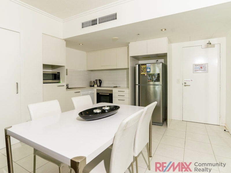 13/25 Surf Parade, Broadbeach QLD 4218