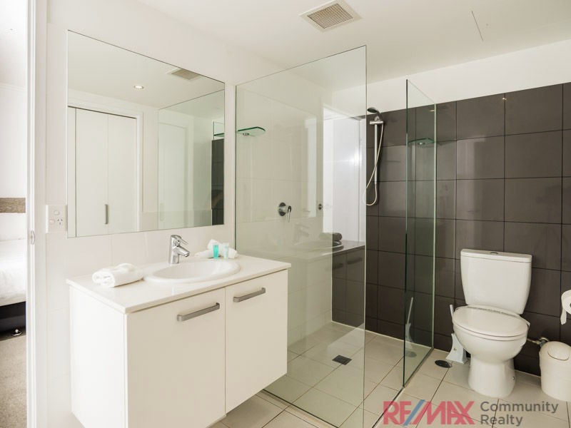 13/25 Surf Parade, Broadbeach QLD 4218