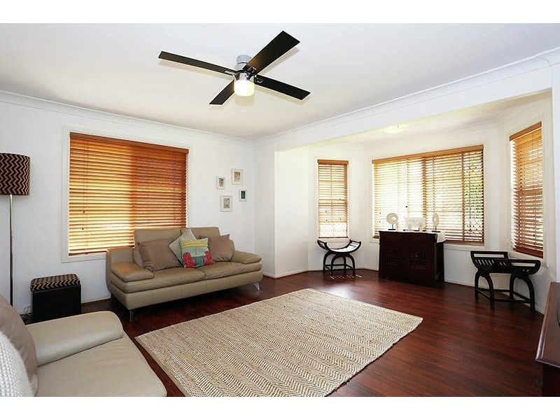 4 Huntington Court, Calamvale QLD 4116
