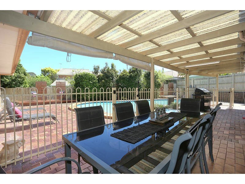 4 Huntington Court, Calamvale QLD 4116