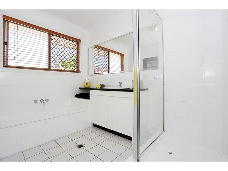 4 Huntington Court, Calamvale QLD 4116