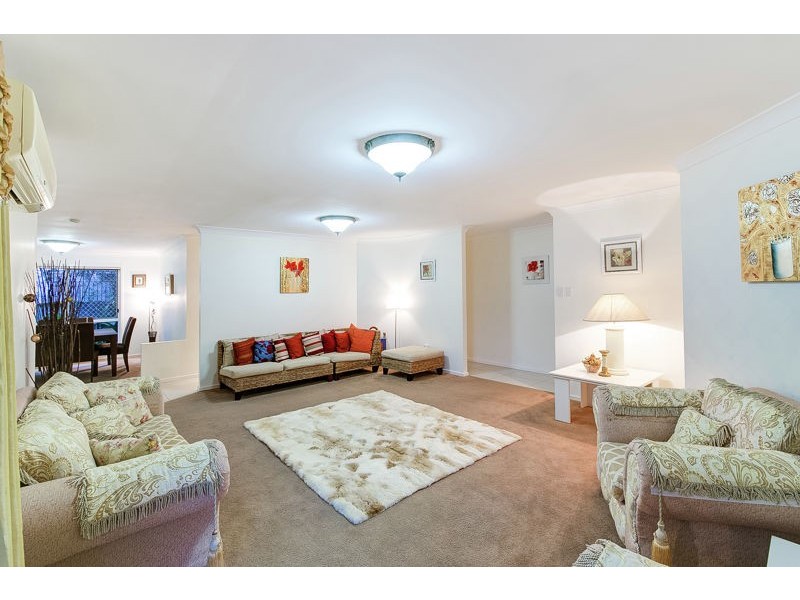 19 Parklane Pl, Carindale QLD 4152