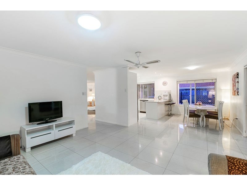 19 Parklane Pl, Carindale QLD 4152