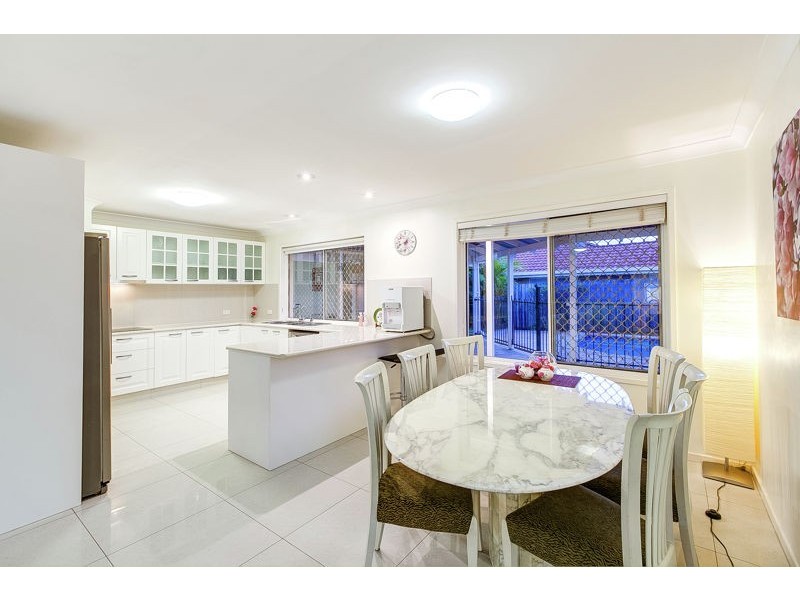 19 Parklane Pl, Carindale QLD 4152