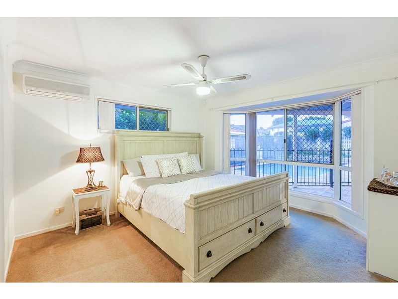 19 Parklane Pl, Carindale QLD 4152