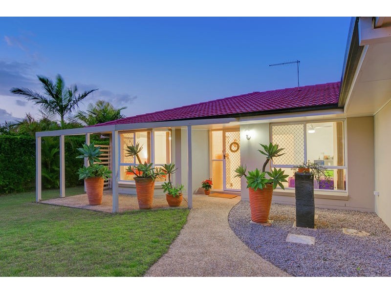 19 Parklane Pl, Carindale QLD 4152