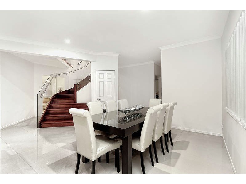 32 Hanrahan Street, Robertson QLD 4109