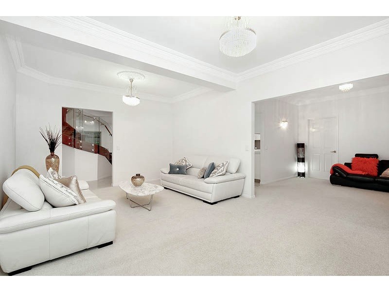 32 Hanrahan Street, Robertson QLD 4109