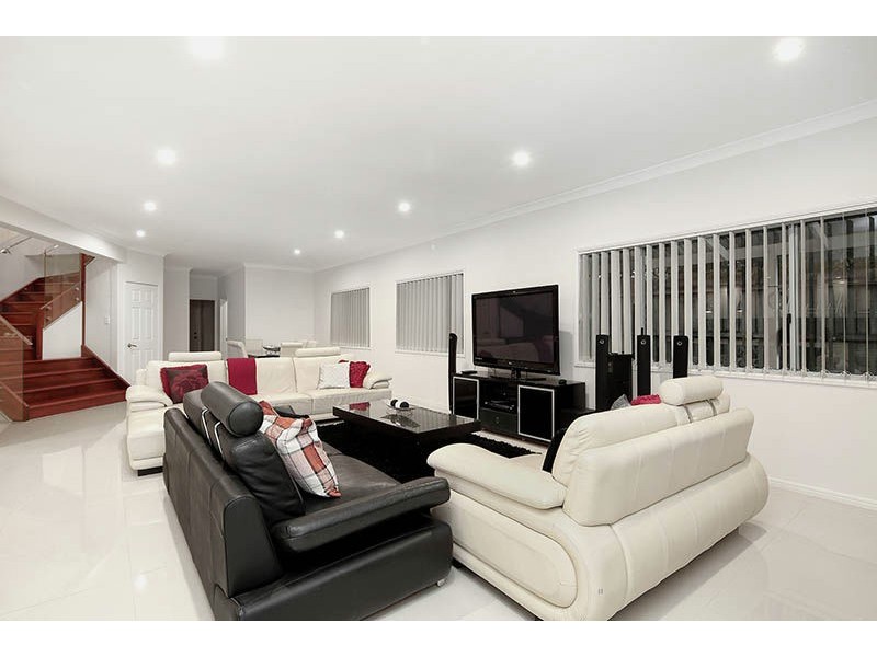 32 Hanrahan Street, Robertson QLD 4109