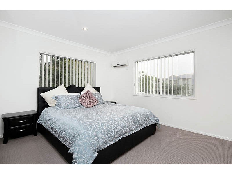 32 Hanrahan Street, Robertson QLD 4109