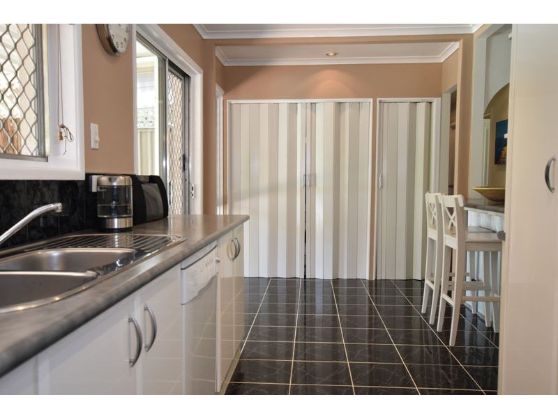 4 Lauretta Avenue, Springwood QLD 4127