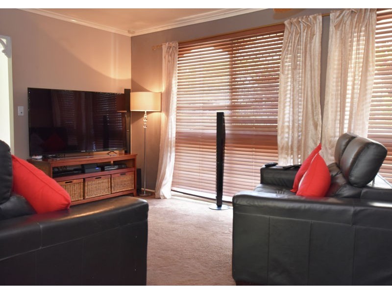 4 Lauretta Avenue, Springwood QLD 4127