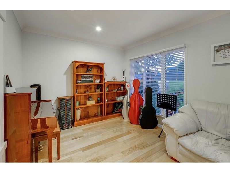 70 John Markwell Parade, Daisy Hill QLD 4127