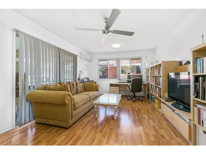 8 Peringa St, Coopers Plains QLD 4108