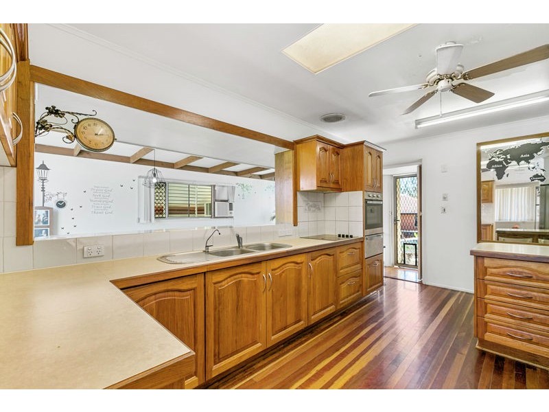 8 Peringa St, Coopers Plains QLD 4108