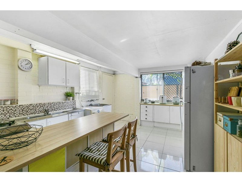 8 Peringa St, Coopers Plains QLD 4108