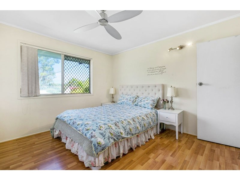 8 Peringa St, Coopers Plains QLD 4108