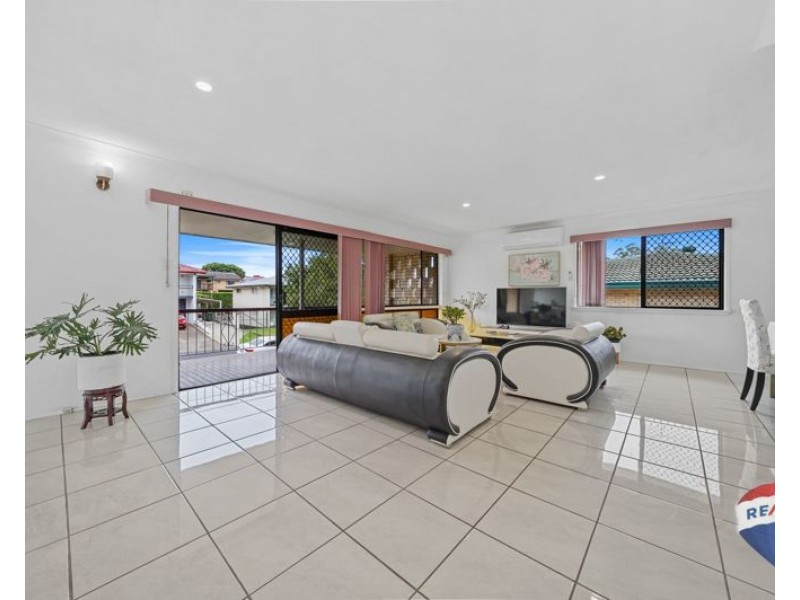 27 Gaillardia St, Macgregor QLD 4109